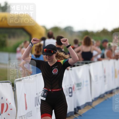 22.06.2025 - Viking Triathlon Yannick Fuchs http://msf.ph/oto/8077238 22.06.2025 16:26:46 Ziel 379 meine-sportfotos.de