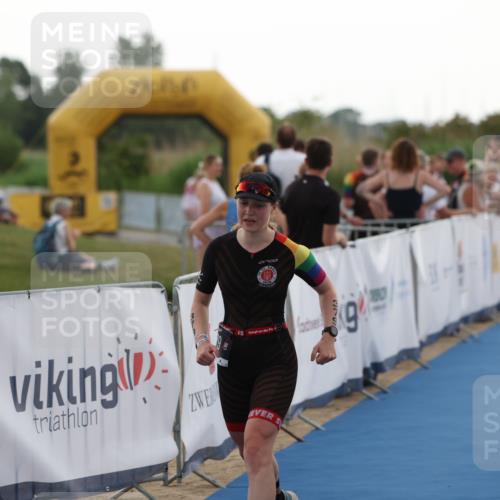 22.06.2025 - Viking Triathlon Yannick Fuchs http://msf.ph/oto/8077243 22.06.2025 16:26:46 Ziel 379 meine-sportfotos.de