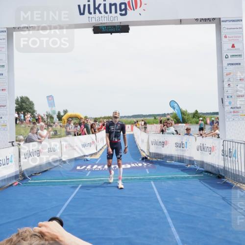 22.06.2025 - Viking Triathlon MichiJ http://msf.ph/oto/8077264 22.06.2025 14:03:28 Ziel 557 meine-sportfotos.de