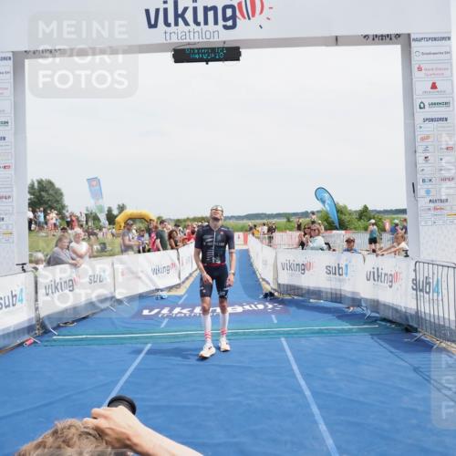22.06.2025 - Viking Triathlon MichiJ http://msf.ph/oto/8077289 22.06.2025 14:03:28 Ziel 557 meine-sportfotos.de