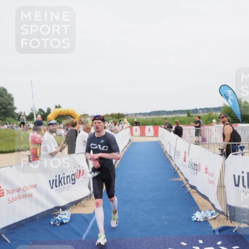 22.06.2025 - Viking Triathlon MichiJ http://msf.ph/oto/8077438 22.06.2025 14:35:17 Ziel 526 meine-sportfotos.de