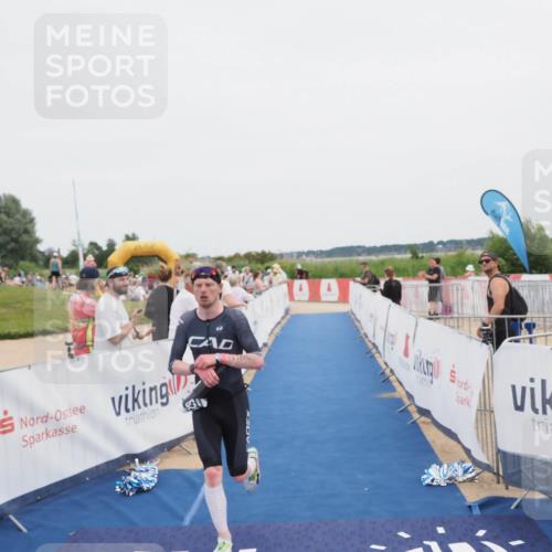 22.06.2025 - Viking Triathlon MichiJ http://msf.ph/oto/8077447 22.06.2025 14:35:17 Ziel 526 meine-sportfotos.de