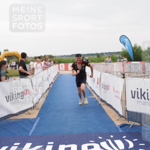 22.06.2025 - Viking Triathlon MichiJ http://msf.ph/oto/8077484 22.06.2025 16:02:46 Ziel 102 meine-sportfotos.de