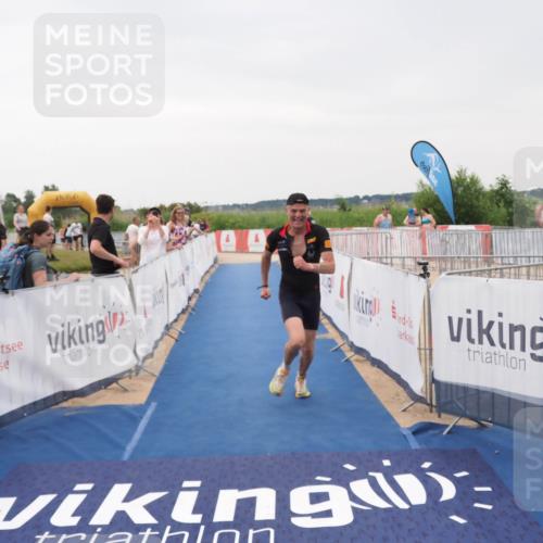22.06.2025 - Viking Triathlon MichiJ http://msf.ph/oto/8077502 22.06.2025 16:02:46 Ziel 102 meine-sportfotos.de