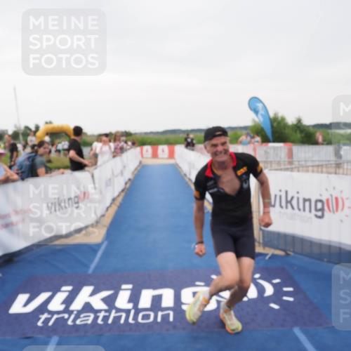 22.06.2025 - Viking Triathlon MichiJ http://msf.ph/oto/8077546 22.06.2025 16:02:47 Ziel 102 meine-sportfotos.de