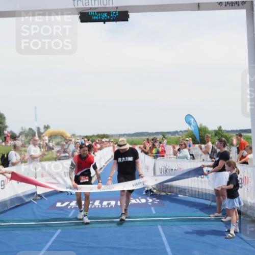 22.06.2025 - Viking Triathlon MichiJ http://msf.ph/oto/8078046 22.06.2025 14:09:47 Ziel 641 meine-sportfotos.de