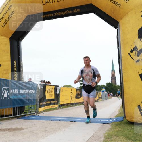 22.06.2025 - Viking Triathlon H.Heesch http://msf.ph/oto/8078325 22.06.2025 15:28:07 Laufen 76 meine-sportfotos.de