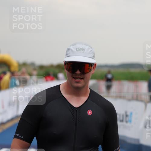 22.06.2025 - Viking Triathlon Yannick Fuchs http://msf.ph/oto/8078671 22.06.2025 16:37:11 Ziel 69 meine-sportfotos.de