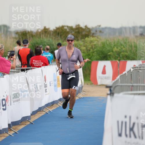 22.06.2025 - Viking Triathlon Yannick Fuchs http://msf.ph/oto/8078819 22.06.2025 16:38:45 Ziel 276 meine-sportfotos.de