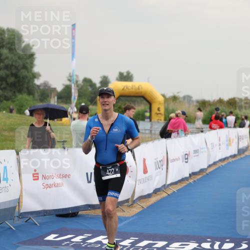 22.06.2025 - Viking Triathlon Yannick Fuchs http://msf.ph/oto/8078903 22.06.2025 16:38:59 Ziel 422 meine-sportfotos.de