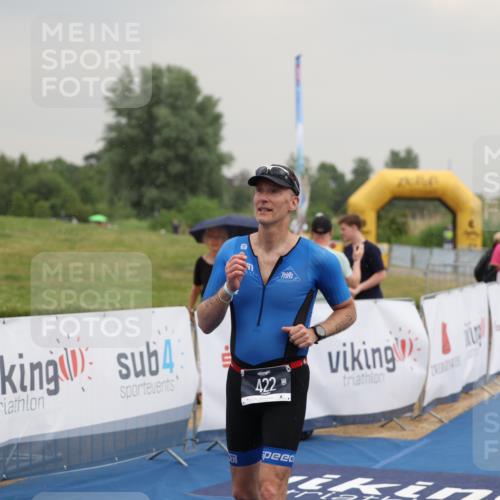 22.06.2025 - Viking Triathlon Yannick Fuchs http://msf.ph/oto/8078907 22.06.2025 16:39:00 Ziel 422 meine-sportfotos.de