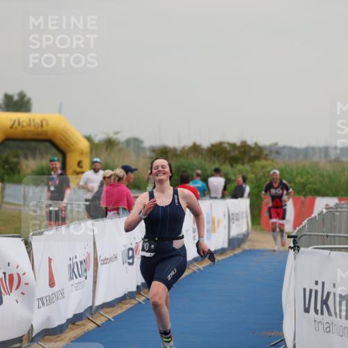 22.06.2025 - Viking Triathlon Yannick Fuchs http://msf.ph/oto/8078951 22.06.2025 16:39:19 Ziel 140 meine-sportfotos.de