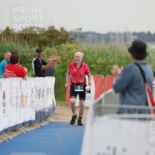 22.06.2025 - Viking Triathlon Yannick Fuchs http://msf.ph/oto/8079484 22.06.2025 16:43:08 Ziel  meine-sportfotos.de