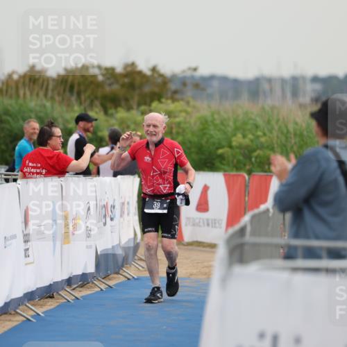 22.06.2025 - Viking Triathlon Yannick Fuchs http://msf.ph/oto/8079501 22.06.2025 16:43:09 Ziel  meine-sportfotos.de