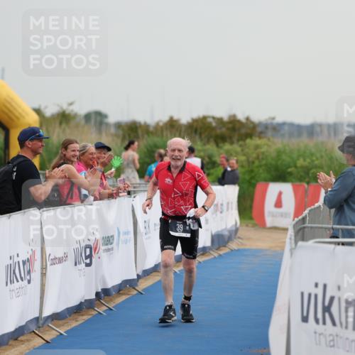 22.06.2025 - Viking Triathlon Yannick Fuchs http://msf.ph/oto/8079540 22.06.2025 16:43:13 Ziel 39 meine-sportfotos.de