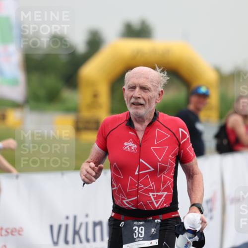 22.06.2025 - Viking Triathlon Yannick Fuchs http://msf.ph/oto/8079572 22.06.2025 16:43:17 Ziel 39 meine-sportfotos.de