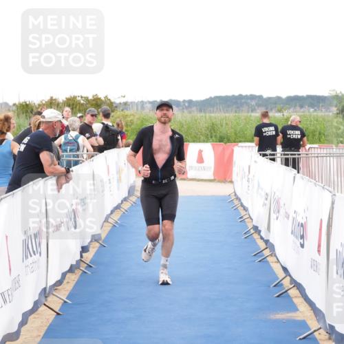 22.06.2025 - Viking Triathlon MichiJ http://msf.ph/oto/8079589 22.06.2025 16:05:01 Ziel 342 meine-sportfotos.de