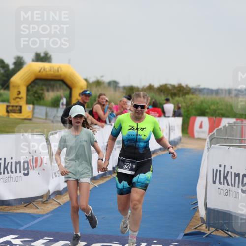 22.06.2025 - Viking Triathlon Yannick Fuchs http://msf.ph/oto/8079730 22.06.2025 16:46:03 Ziel 321 meine-sportfotos.de