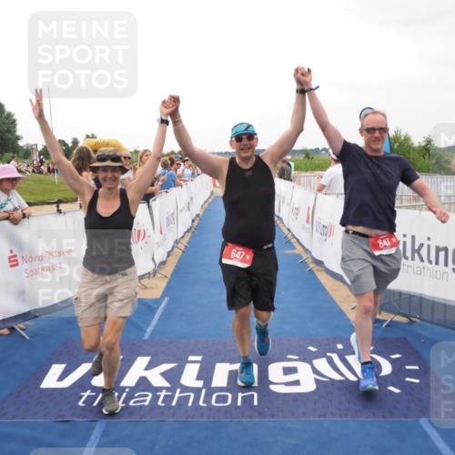 22.06.2025 - Viking Triathlon MichiJ http://msf.ph/oto/8079758 22.06.2025 15:56:34 Ziel 261, 647 meine-sportfotos.de