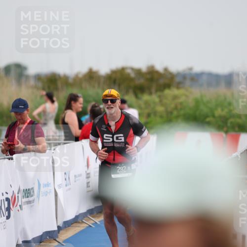 22.06.2025 - Viking Triathlon Yannick Fuchs http://msf.ph/oto/8079807 22.06.2025 16:46:38 Ziel 292 meine-sportfotos.de