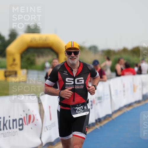 22.06.2025 - Viking Triathlon Yannick Fuchs http://msf.ph/oto/8079824 22.06.2025 16:46:41 Ziel 292 meine-sportfotos.de