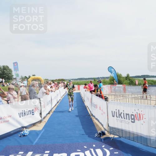 22.06.2025 - Viking Triathlon MichiJ http://msf.ph/oto/8079903 22.06.2025 14:19:49 Ziel 368 meine-sportfotos.de