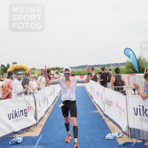 22.06.2025 - Viking Triathlon MichiJ http://msf.ph/oto/8079973 22.06.2025 14:40:01 Ziel 381 meine-sportfotos.de