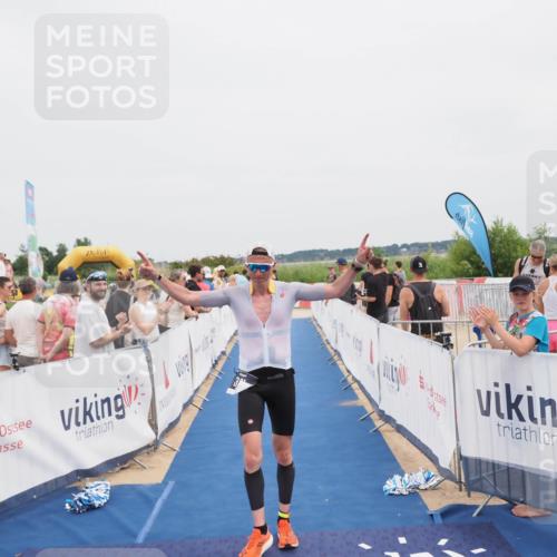 22.06.2025 - Viking Triathlon MichiJ http://msf.ph/oto/8080006 22.06.2025 14:40:01 Ziel 381 meine-sportfotos.de