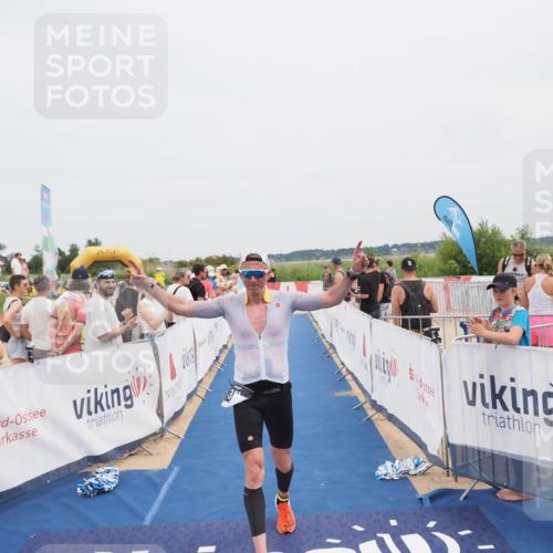 22.06.2025 - Viking Triathlon MichiJ http://msf.ph/oto/8080032 22.06.2025 14:40:01 Ziel 381 meine-sportfotos.de