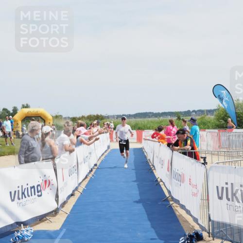 22.06.2025 - Viking Triathlon MichiJ http://msf.ph/oto/8080039 22.06.2025 14:20:04 Ziel 401 meine-sportfotos.de