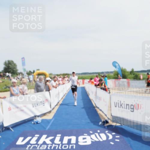 22.06.2025 - Viking Triathlon MichiJ http://msf.ph/oto/8080153 22.06.2025 14:20:05 Ziel 401 meine-sportfotos.de