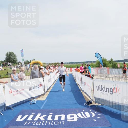 22.06.2025 - Viking Triathlon MichiJ http://msf.ph/oto/8080174 22.06.2025 14:20:05 Ziel 401 meine-sportfotos.de