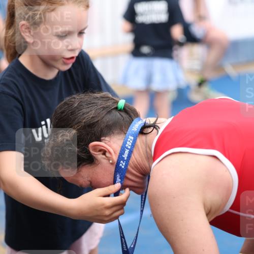22.06.2025 - Viking Triathlon Yannick Fuchs http://msf.ph/oto/8080197 22.06.2025 16:51:04 Ziel  meine-sportfotos.de