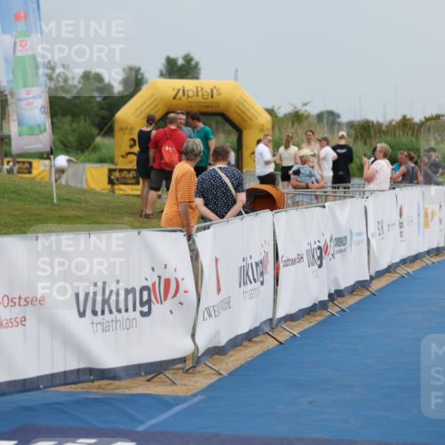 22.06.2025 - Viking Triathlon Yannick Fuchs http://msf.ph/oto/8080232 22.06.2025 16:52:21 Ziel  meine-sportfotos.de