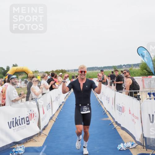 22.06.2025 - Viking Triathlon MichiJ http://msf.ph/oto/8080278 22.06.2025 14:40:09 Ziel 229 meine-sportfotos.de