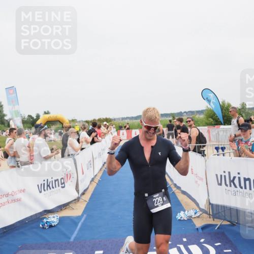 22.06.2025 - Viking Triathlon MichiJ http://msf.ph/oto/8080330 22.06.2025 14:40:10 Ziel 229 meine-sportfotos.de