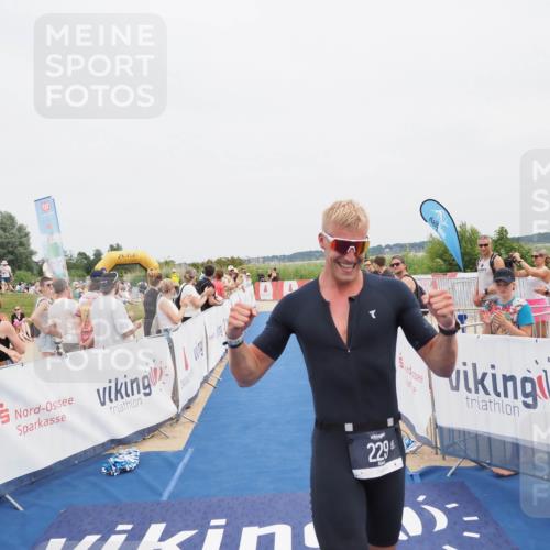 22.06.2025 - Viking Triathlon MichiJ http://msf.ph/oto/8080353 22.06.2025 14:40:10 Ziel 229 meine-sportfotos.de