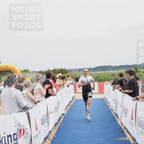 22.06.2025 - Viking Triathlon MichiJ http://msf.ph/oto/8080527 22.06.2025 14:40:41 Ziel 444 meine-sportfotos.de