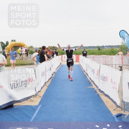 22.06.2025 - Viking Triathlon MichiJ http://msf.ph/oto/8080532 22.06.2025 16:09:59 Ziel 97 meine-sportfotos.de