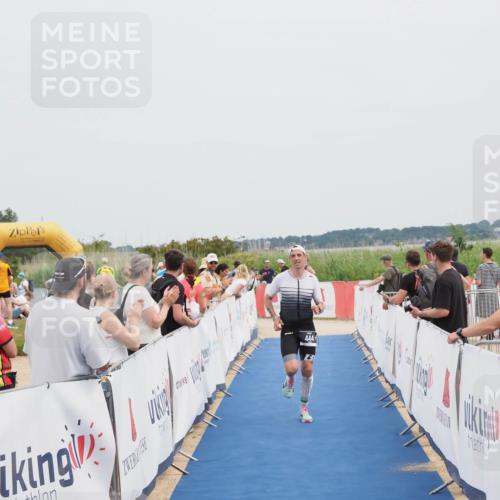 22.06.2025 - Viking Triathlon MichiJ http://msf.ph/oto/8080547 22.06.2025 14:40:42 Ziel 444 meine-sportfotos.de