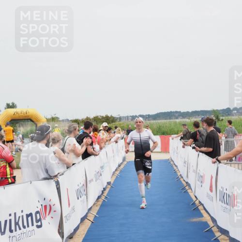 22.06.2025 - Viking Triathlon MichiJ http://msf.ph/oto/8080559 22.06.2025 14:40:42 Ziel 444 meine-sportfotos.de