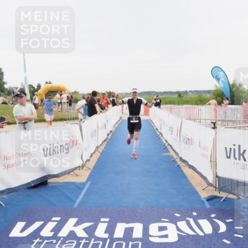 22.06.2025 - Viking Triathlon MichiJ http://msf.ph/oto/8080584 22.06.2025 16:09:59 Ziel 97 meine-sportfotos.de