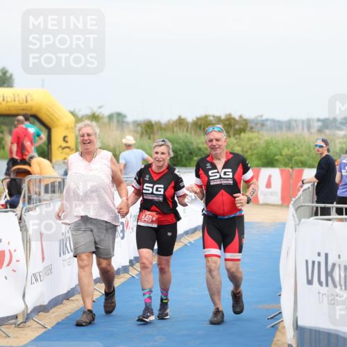 22.06.2025 - Viking Triathlon Yannick Fuchs http://msf.ph/oto/8080664 22.06.2025 16:59:30 Ziel 640 meine-sportfotos.de