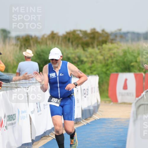 22.06.2025 - Viking Triathlon Yannick Fuchs http://msf.ph/oto/8080713 22.06.2025 17:01:52 Ziel 490 meine-sportfotos.de
