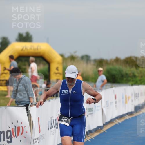 22.06.2025 - Viking Triathlon Yannick Fuchs http://msf.ph/oto/8080716 22.06.2025 17:01:54 Ziel 490 meine-sportfotos.de