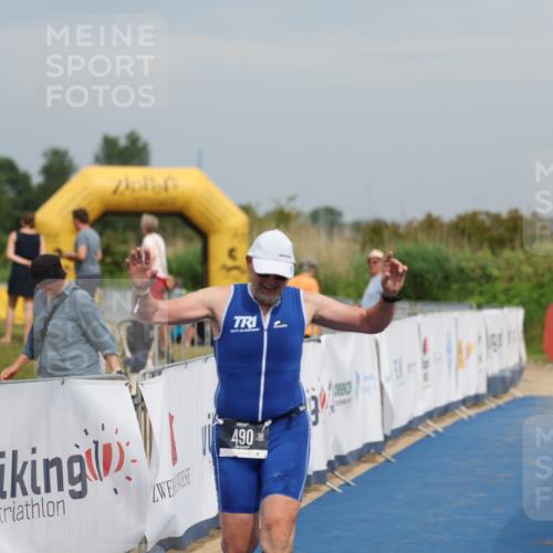 22.06.2025 - Viking Triathlon Yannick Fuchs http://msf.ph/oto/8080719 22.06.2025 17:01:54 Ziel 490 meine-sportfotos.de
