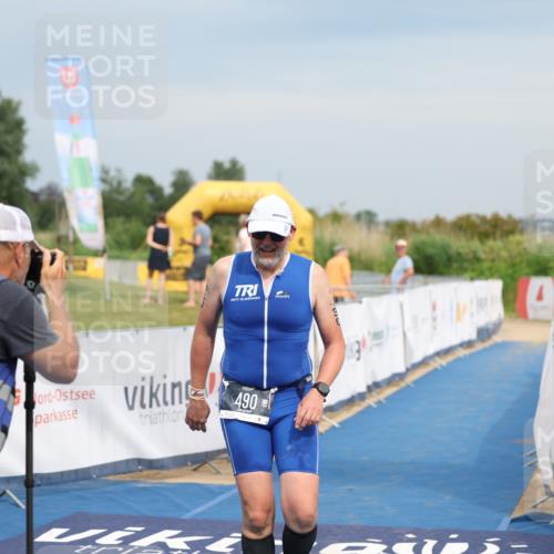 22.06.2025 - Viking Triathlon Yannick Fuchs http://msf.ph/oto/8080722 22.06.2025 17:01:56 Ziel 490 meine-sportfotos.de