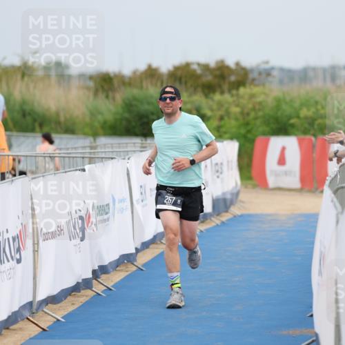 22.06.2025 - Viking Triathlon Yannick Fuchs http://msf.ph/oto/8080797 22.06.2025 17:04:33 Ziel 257 meine-sportfotos.de