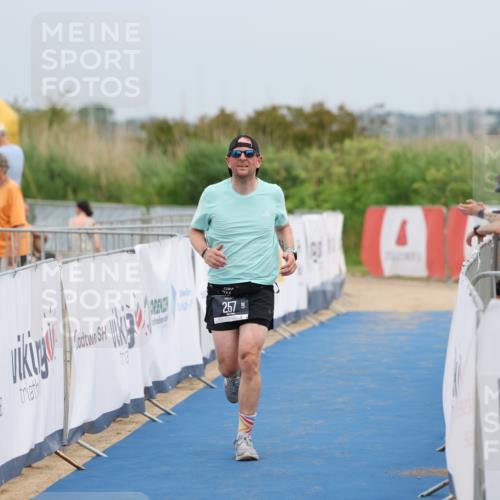 22.06.2025 - Viking Triathlon Yannick Fuchs http://msf.ph/oto/8080800 22.06.2025 17:04:33 Ziel 257 meine-sportfotos.de