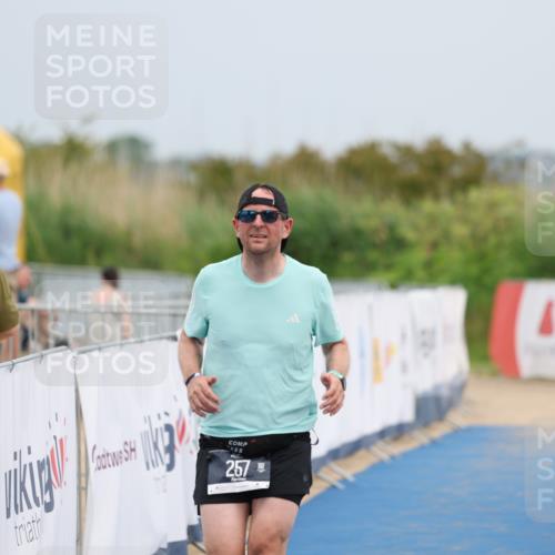 22.06.2025 - Viking Triathlon Yannick Fuchs http://msf.ph/oto/8080802 22.06.2025 17:04:34 Ziel 257 meine-sportfotos.de